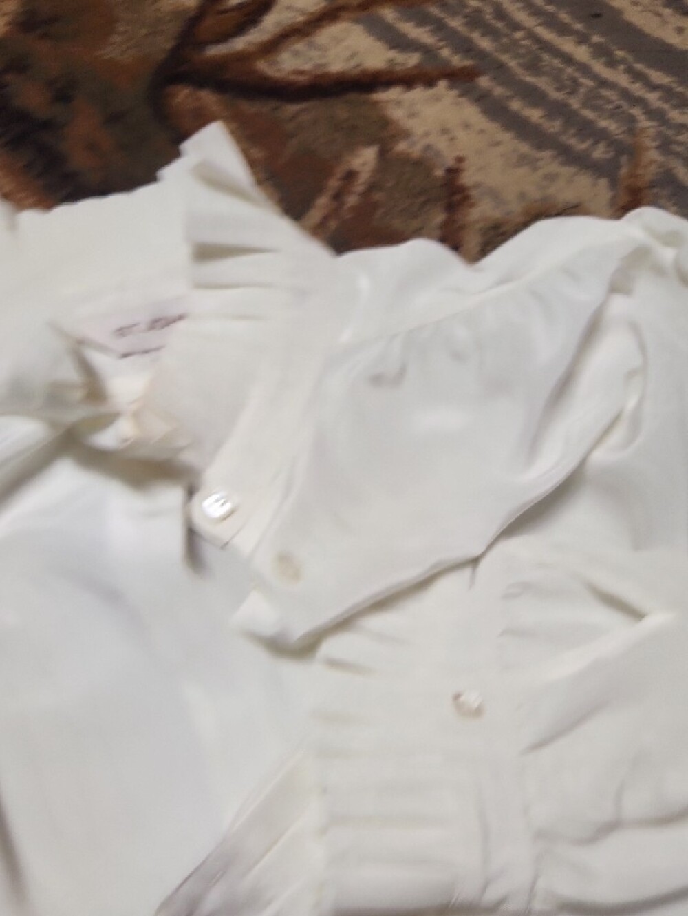 St. John White Pleated-Cuff Button-Down Shirt - Picture 10 of 12